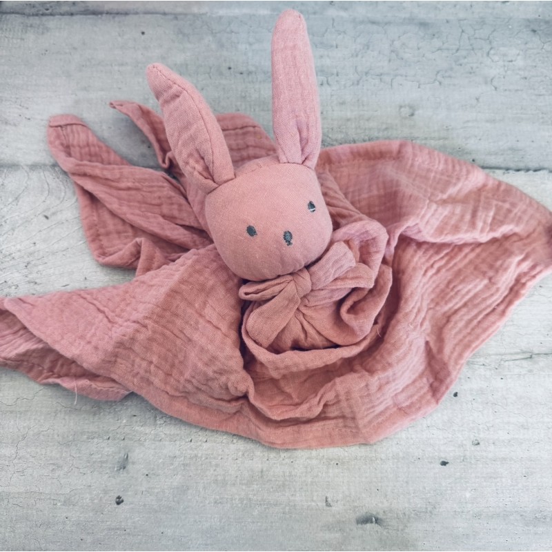 Magnifique doudou lapin en coton gaze Magnifique doudou lapin en coton gaze